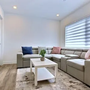 Holiday home 5 Mins To The Falls Brand New, Niagara Falls